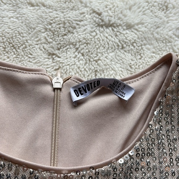 Devoted Champagne Sequin Dress Size Small - Picture 4 of 6